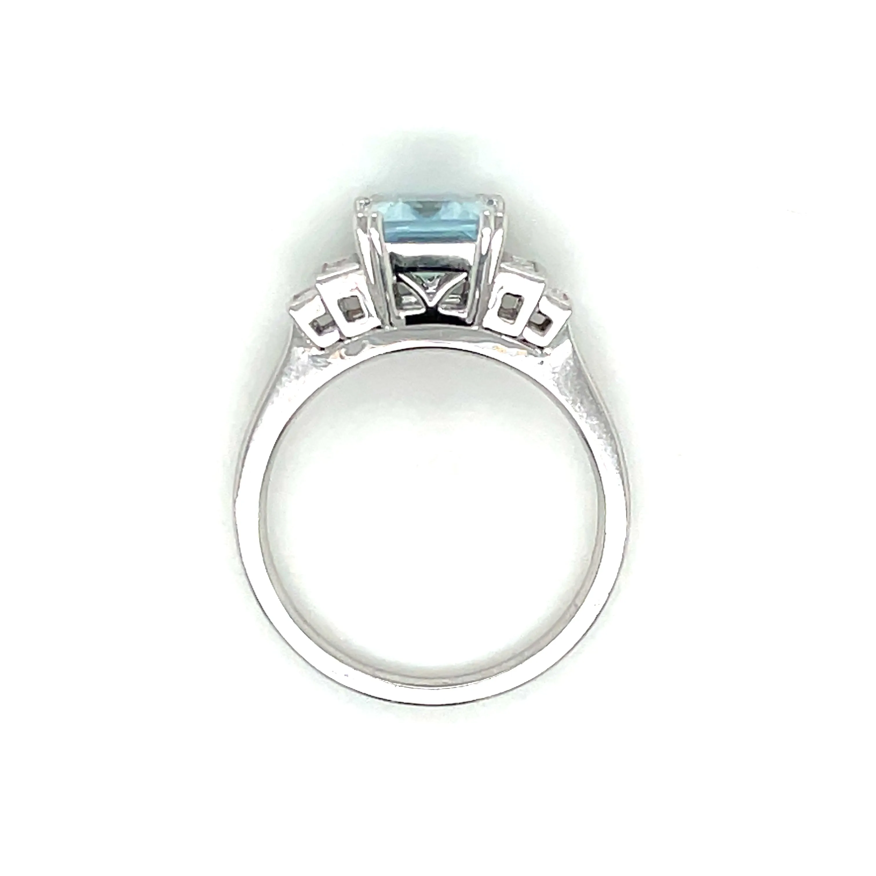 18ct White Gold Aquamarine & Diamond Ring