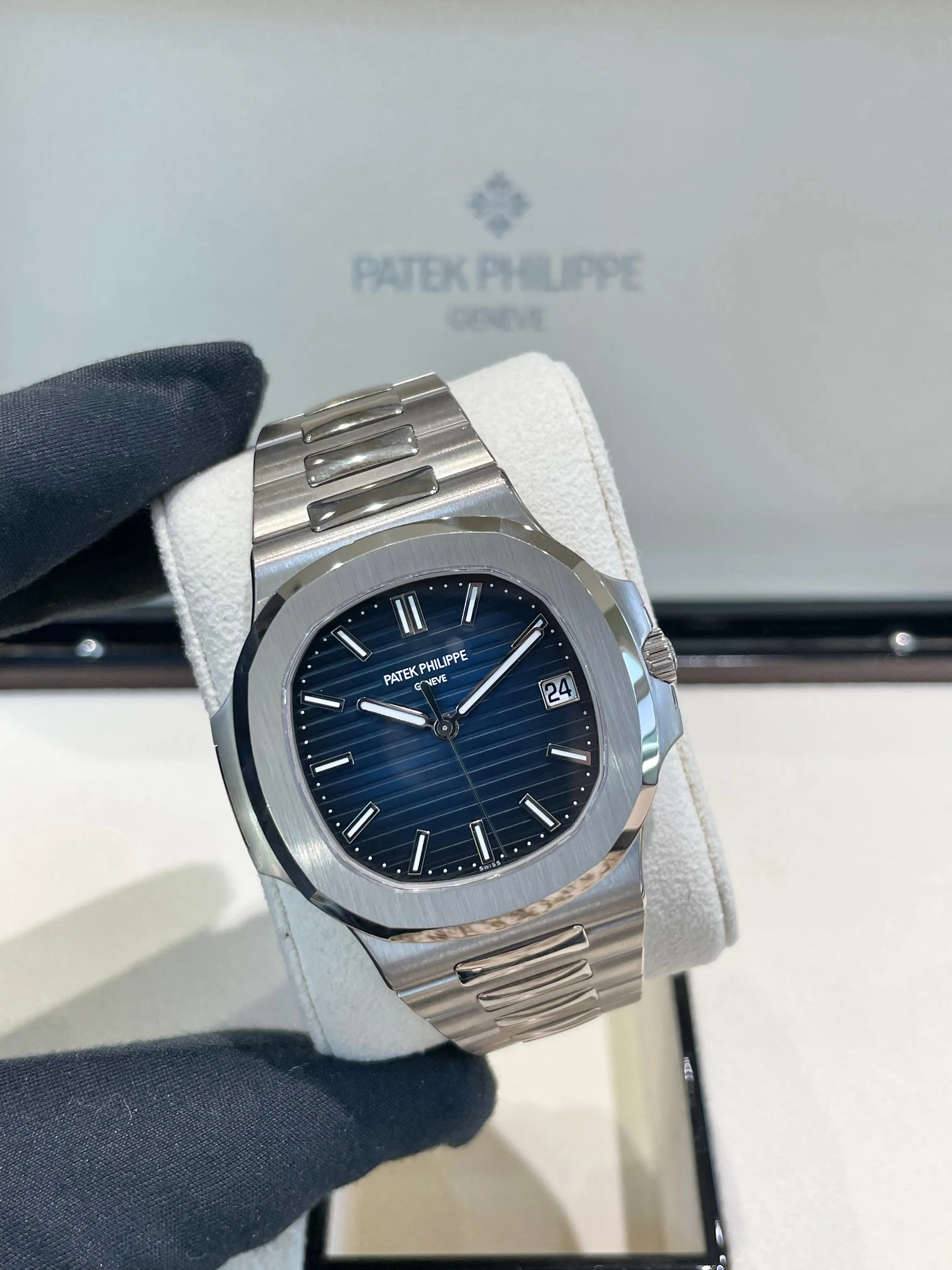 2023 Patek Philippe Nautilus 5811/1G-001