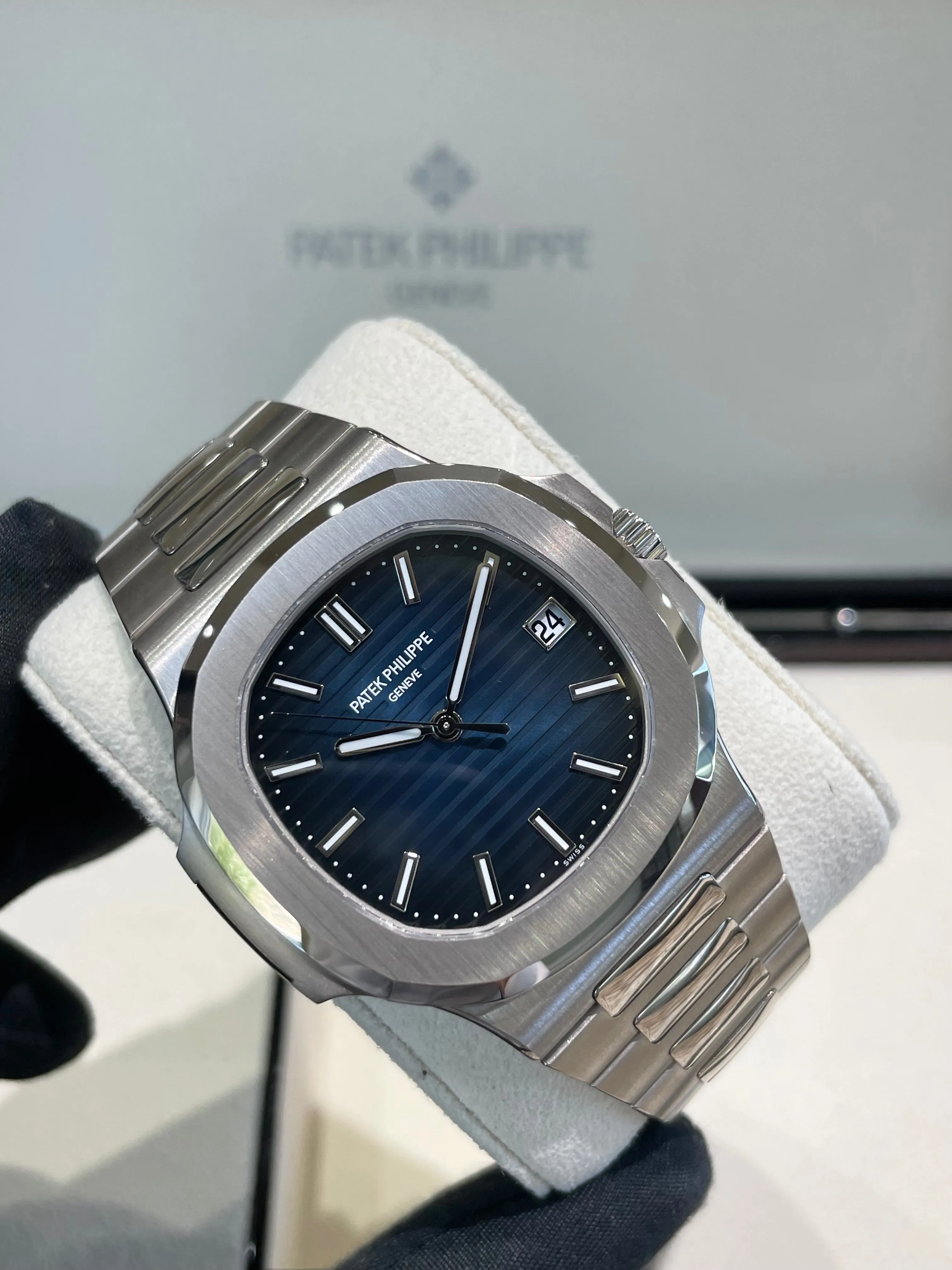 2023 Patek Philippe Nautilus 5811/1G-001