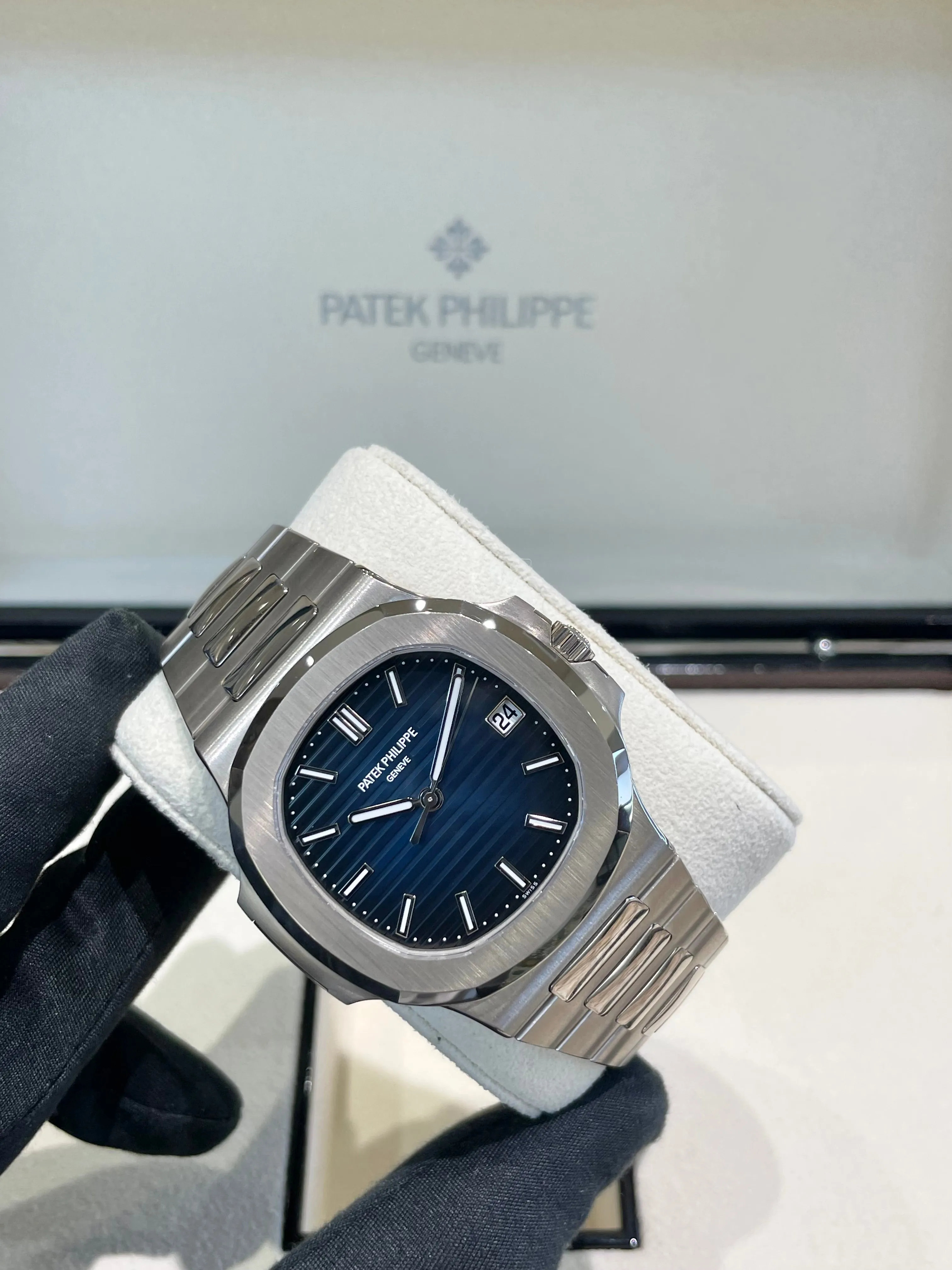 2023 Patek Philippe Nautilus 5811/1G-001