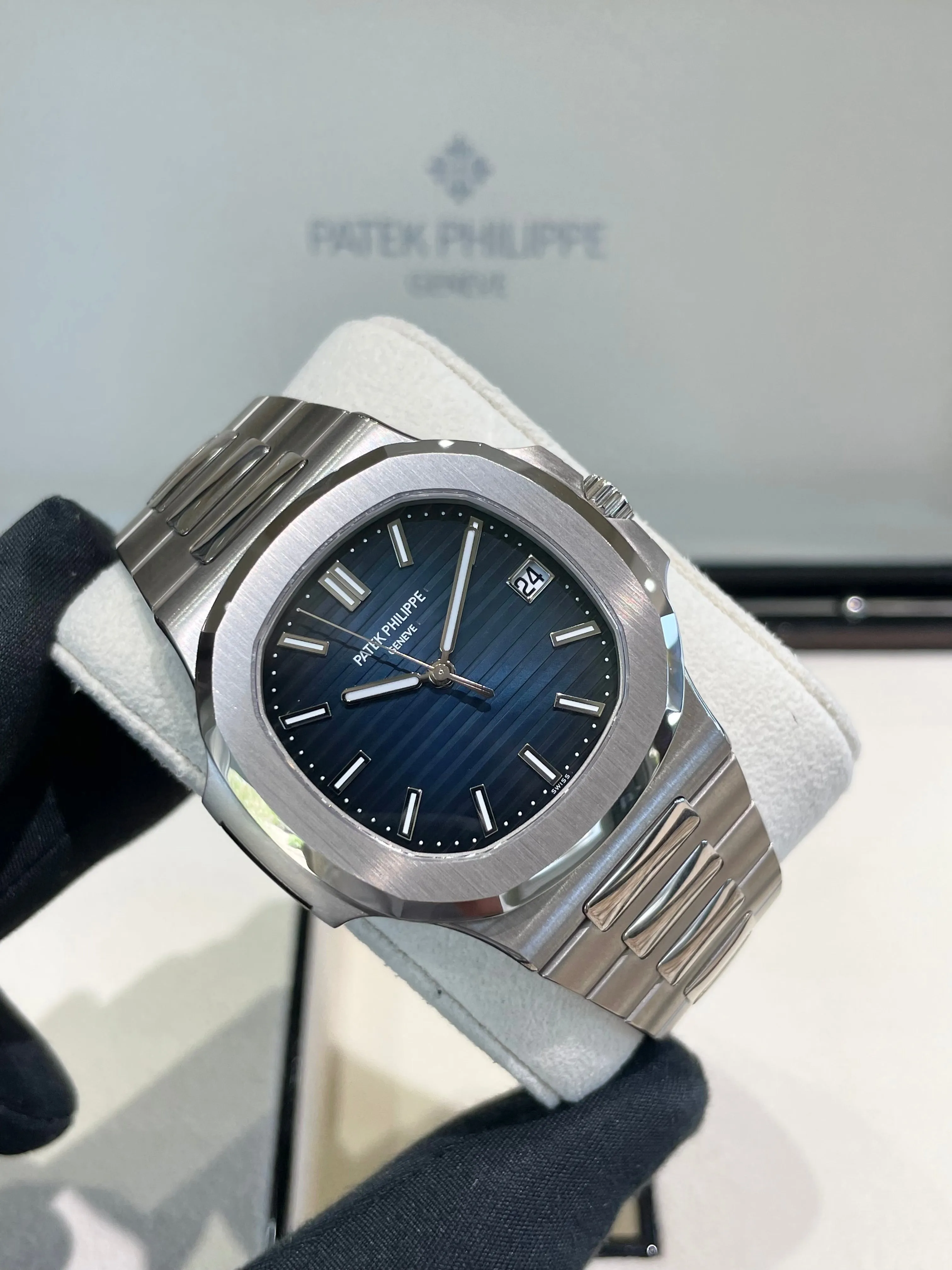 2023 Patek Philippe Nautilus 5811/1G-001