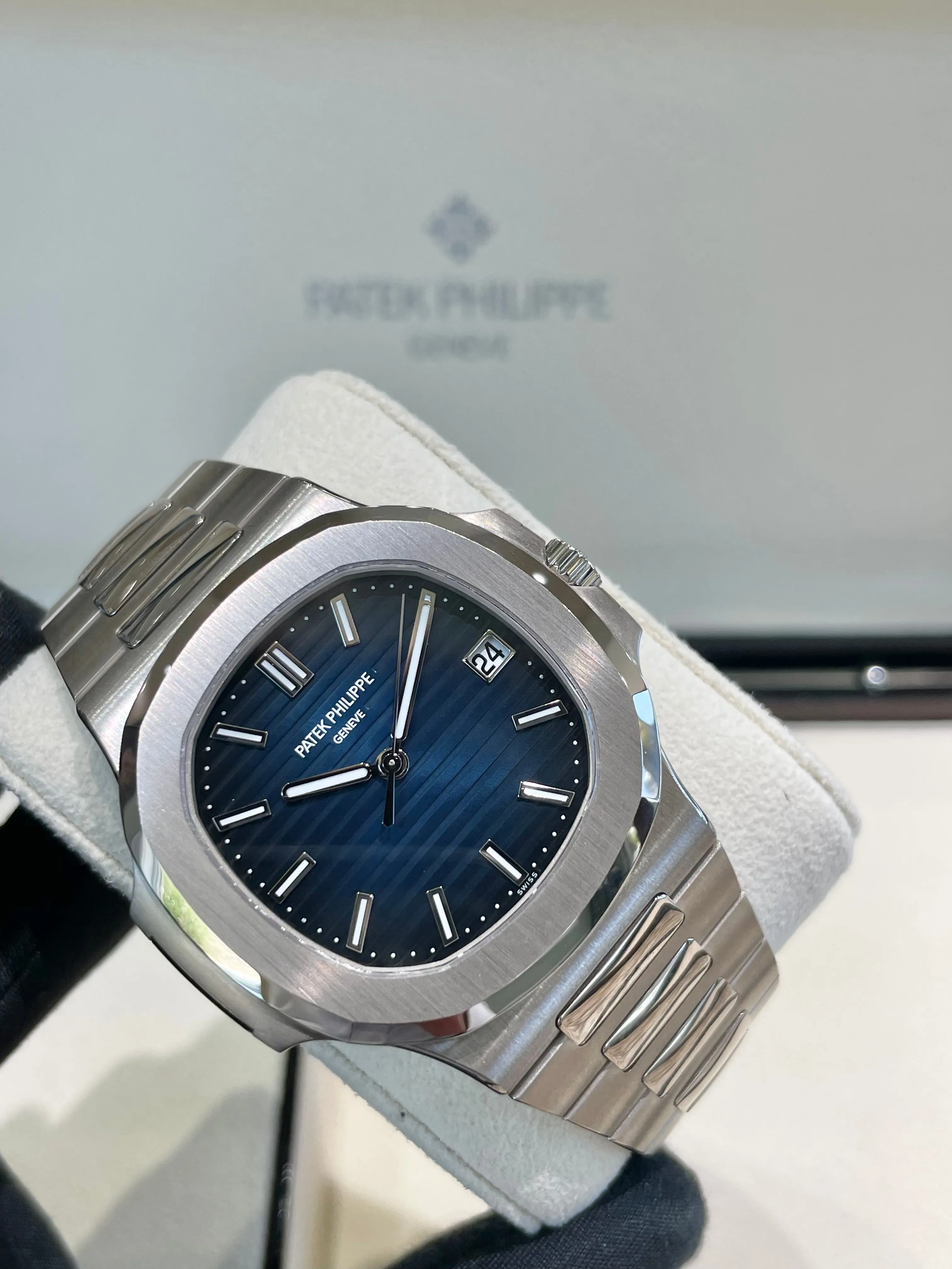 2023 Patek Philippe Nautilus 5811/1G-001