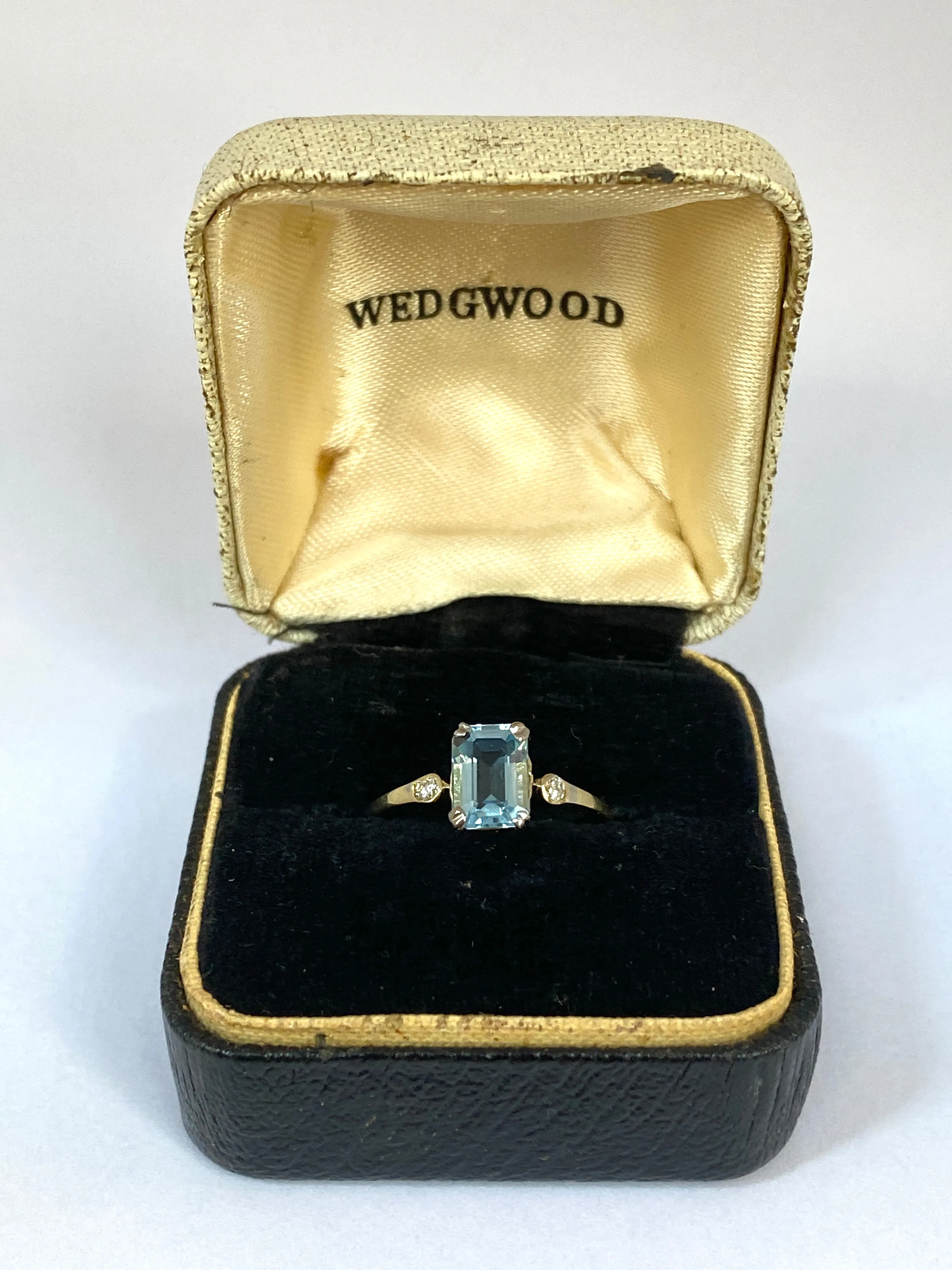 Art Deco (1930s) 18ct Gold Aquamarine and Diamond Ring