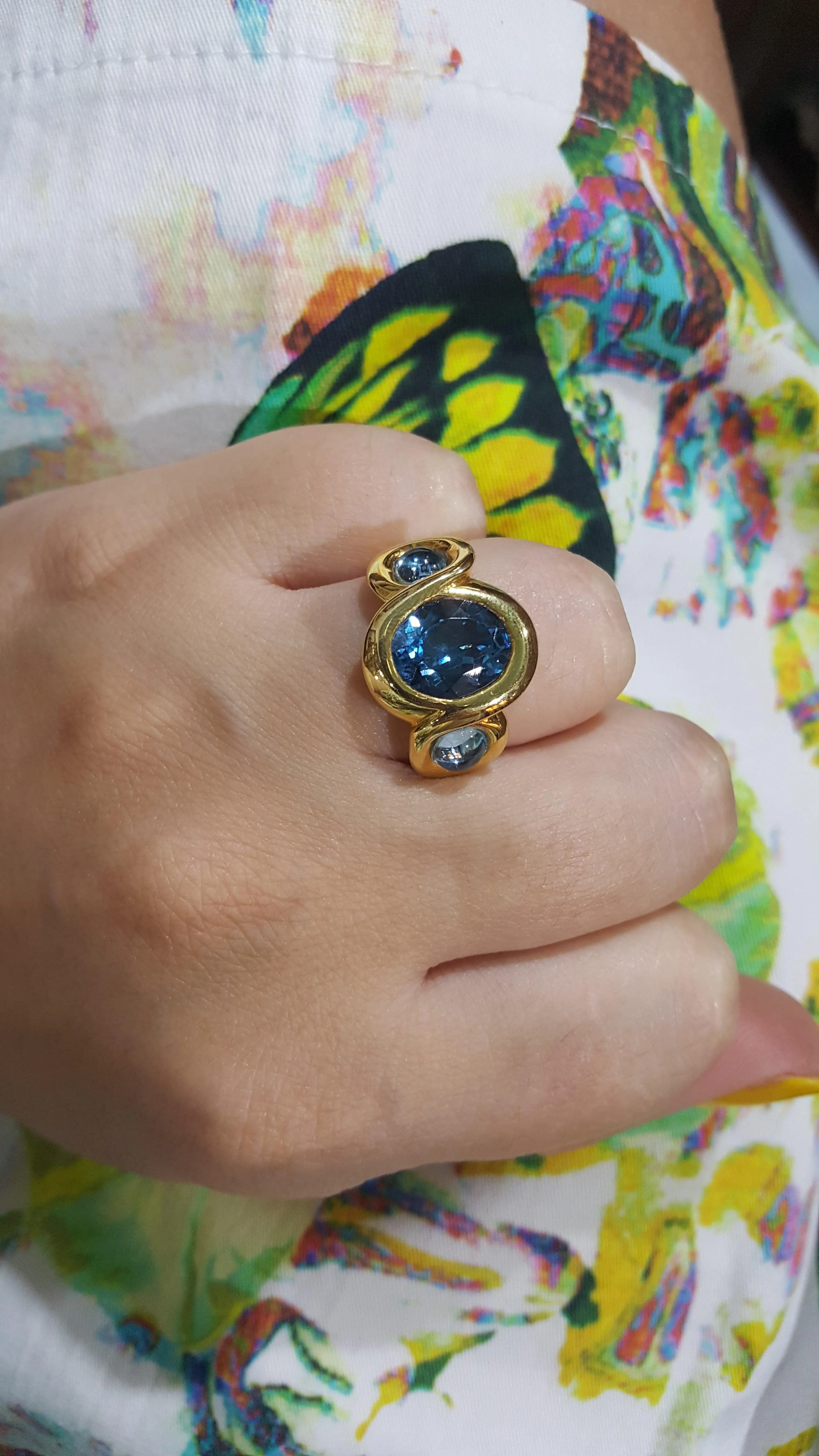 Ring in 18k Gold with a London Blue Topaz & Aquamarine Cabochon